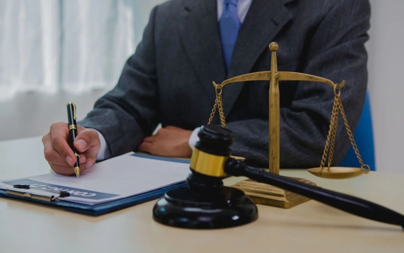 Slip and Fall Lawyers: How to Find Top-Rated Attorneys and Win Your Case