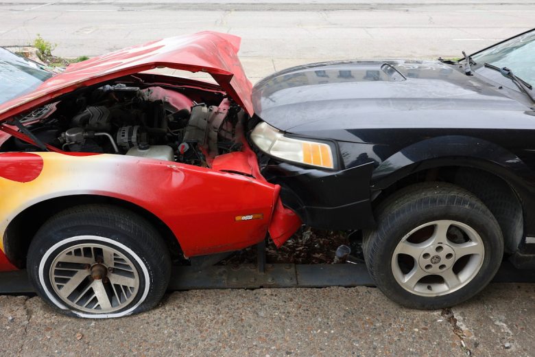 Managing Car Accident Claims Involving Parking Lot Crashes